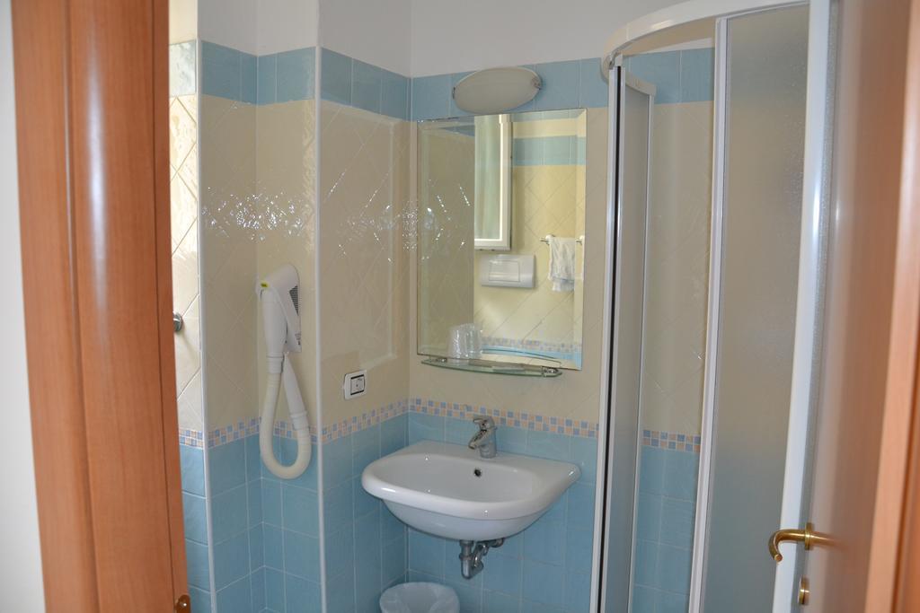 Hotel Ariston Misano Adriatico Quarto foto